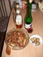 Песчаное 2011 июнь 068 ужин после рыбалки.jpg