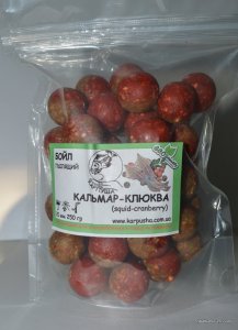 Бойлы пылящие Кальмар-Клюква 20 мм 250 г.JPG