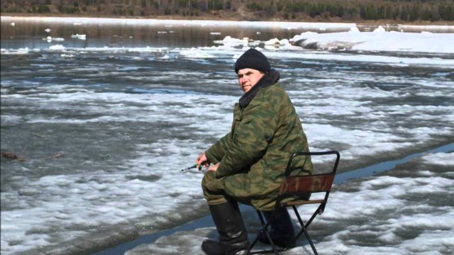 Зимняя рыбалка на Енисее.