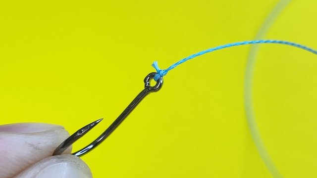 Самый быстрый и очень прочный рыболовный узел. Как просто привязать крючок к леске