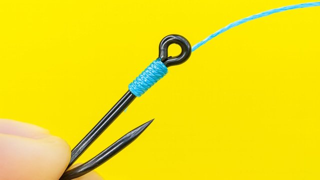 Самый быстрый и очень прочный рыболовный узел! Как просто привязать крючок к леске!